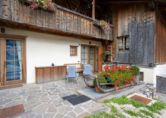 Casa Lacedel 1, On Slopes アパート